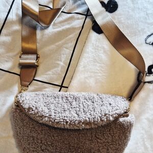 Jen&Co Women's Faux Shearling Crossbody Bag - Taupe